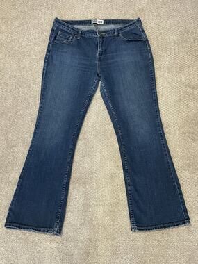 Vintage Levi’s 515 Bootcut Jeans Women Size 14M Waist 34 Short